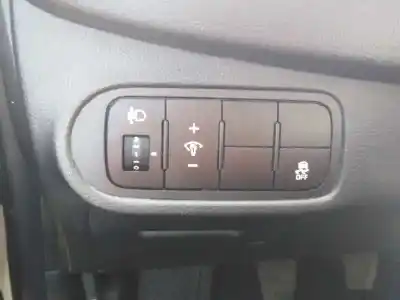 Verschrottungsfahrzeug kia carens iv 1.7 crdi des jahres 2013 angetrieben d4fd