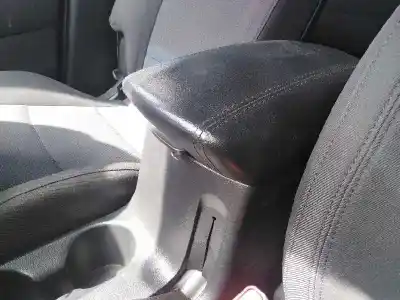 Verschrottungsfahrzeug kia carens iv 1.7 crdi des jahres 2013 angetrieben d4fd