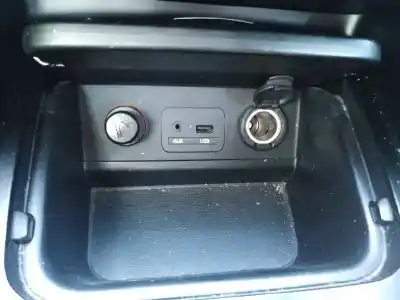 Verschrottungsfahrzeug kia carens iv 1.7 crdi des jahres 2013 angetrieben d4fd