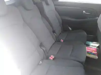 Verschrottungsfahrzeug kia carens iv 1.7 crdi des jahres 2013 angetrieben d4fd