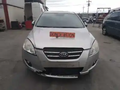 Veicolo di demolizione KIA CEE´D 1.6 CRDi CAT dell'anno 2010 alimentato D4FB