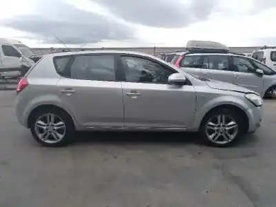 Vehicul casat kia cee´d 1.6 crdi cat al anului 2010 alimentat d4fb