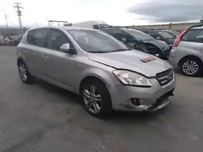 Vehicul casat kia cee´d 1.6 crdi cat al anului 2010 alimentat d4fb