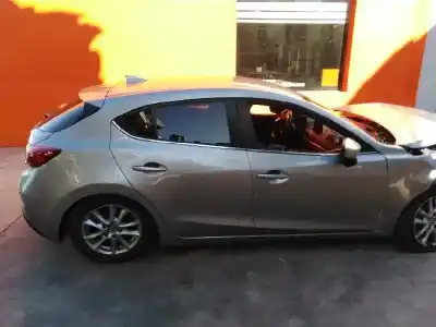 Véhicule à la ferraille mazda 3 lim. () style de l'année 2016 alimenté sh