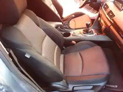 Véhicule à la ferraille mazda 3 lim. () style de l'année 2016 alimenté sh