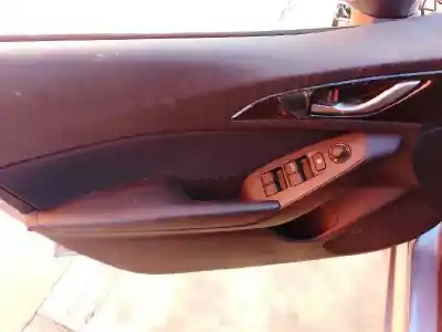 Véhicule à la ferraille mazda 3 lim. () style de l'année 2016 alimenté sh