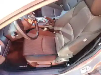 Véhicule à la ferraille mazda 3 lim. () style de l'année 2016 alimenté sh