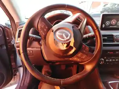 Véhicule à la ferraille mazda 3 lim. () style de l'année 2016 alimenté sh