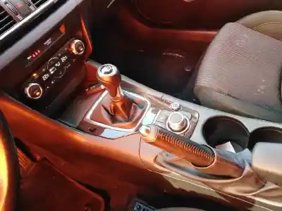 Véhicule à la ferraille mazda 3 lim. () style de l'année 2016 alimenté sh