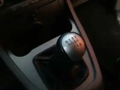 Veículo de Sucata ssangyong rodius ii 2.0 xdi do ano 2015 alimentado 671960