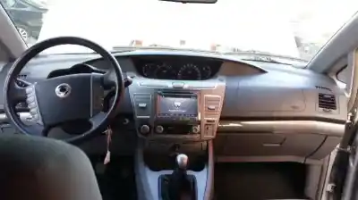 Veículo de Sucata ssangyong rodius ii 2.0 xdi do ano 2015 alimentado 671960