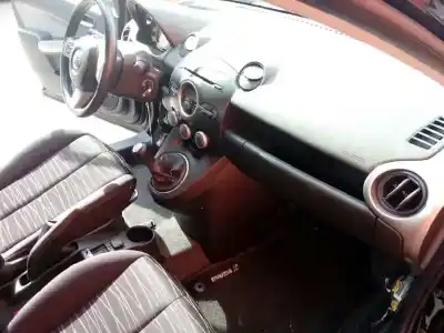 Veicolo di demolizione mazda 2 (de_, dh_) 1.3 (de3fs) dell'anno 2009 alimentato zj46