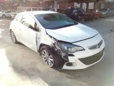 Veículo de Sucata opel astra j gtc sportive do ano 2013 alimentado a17dts