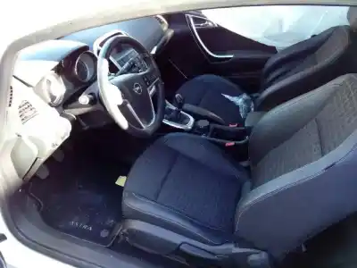 Veículo de Sucata opel astra j gtc sportive do ano 2013 alimentado a17dts