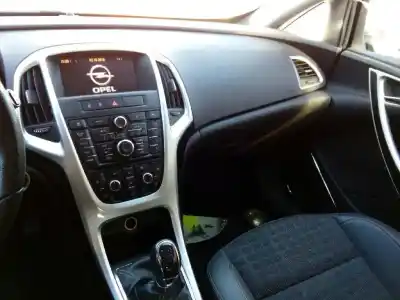 Veículo de Sucata opel astra j gtc sportive do ano 2013 alimentado a17dts