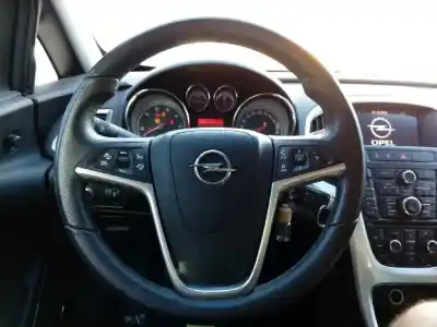 Veículo de Sucata opel astra j gtc sportive do ano 2013 alimentado a17dts