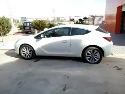 Veículo de Sucata opel astra j gtc sportive do ano 2013 alimentado a17dts