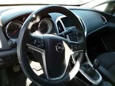 Veículo de Sucata opel astra j gtc sportive do ano 2013 alimentado a17dts