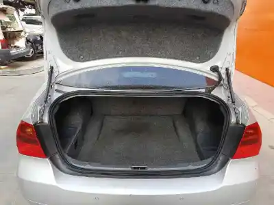 Vehicul casat bmw serie 3 berlina (e90) 320d al anului 2006 alimentat 204d4