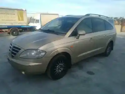 Véhicule à la ferraille SSANGYONG RODIUS Xdi de l'année 2006 alimenté D27DT