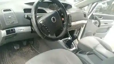 Véhicule à la ferraille ssangyong rodius xdi de l'année 2006 alimenté d27dt