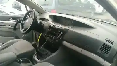 Véhicule à la ferraille ssangyong rodius xdi de l'année 2006 alimenté d27dt