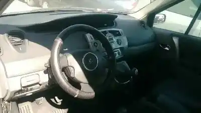 Scrapping Vehicle renault scenic ii grand dynamique of the year 2007 powered m9r700