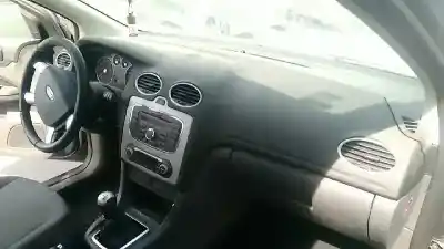 Véhicule à la ferraille ford focus berlina (cap) ambiente (d) de l'année 2008 alimenté shda