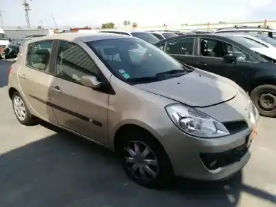 Véhicule à la ferraille RENAULT CLIO III Luxe Privilege de l'année 2006 alimenté K4J780