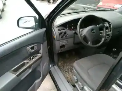 Véhicule à la ferraille kia carens 2.0 crdi ex monovolumen de l'année 2004 alimenté d4ea