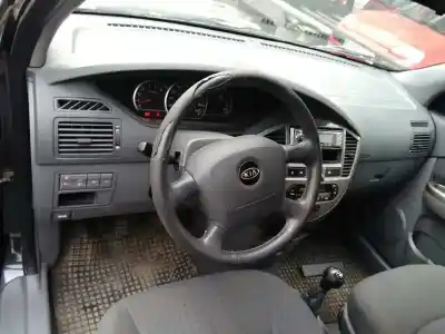 Véhicule à la ferraille kia carens 2.0 crdi ex monovolumen de l'année 2004 alimenté d4ea