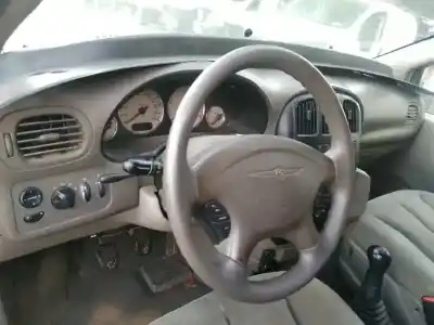 Veículo de Sucata chrysler voyager (rg) 2.5 crd se grand voyager do ano 2002 alimentado vm07c