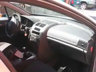 Veículo de Sucata peugeot 407 sr confort do ano 2005 alimentado 6fz