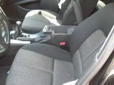 Sloopvoertuig peugeot 407 st sport van het jaar 2006 aangedreven rhr