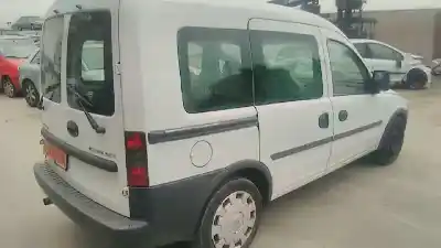 Sloopvoertuig opel combo tour van het jaar 2006 aangedreven z13dt