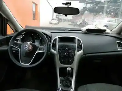 Veículo de Sucata opel astra j (p10) 1.7 cdti (68) do ano 2012 alimentado a17dtr