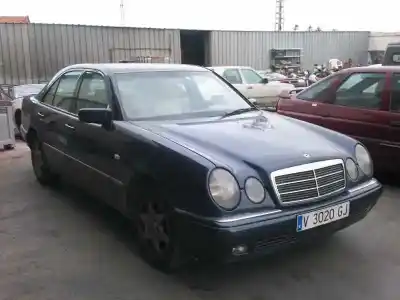 Veicolo di demolizione MERCEDES-BENZ CLASE E (W210) E 300 D (210.020) dell'anno 1995 alimentato 606912