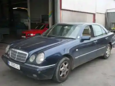 Veicolo di demolizione mercedes-benz clase e (w210) e 300 d (210.020) dell'anno 1995 alimentato 606912