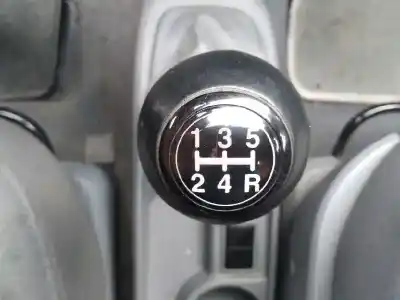 Veículo de Sucata kia carens ii monospace (fj) 2.0 crdi do ano 2003 alimentado d4ea