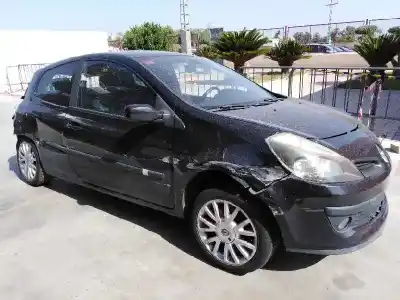 Veículo de Sucata RENAULT CLIO III 2.0 16V do ano 2006 alimentado M4R700