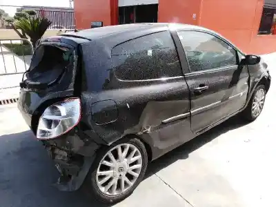 Veículo de Sucata renault clio iii 2.0 16v do ano 2006 alimentado m4r700