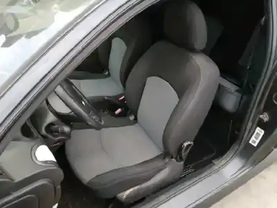 Veículo de Sucata peugeot 206 berlina 2.0 hdi cat do ano 2003 alimentado rhy