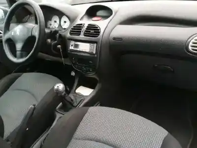 Veículo de Sucata peugeot 206 berlina 2.0 hdi cat do ano 2003 alimentado rhy