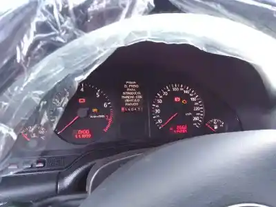 Veículo de Sucata audi a8 (d2) 4.2 v8 40v do ano 2001 alimentado auw