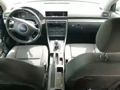 Veículo de Sucata audi a4 berlina (8e) 1.9 tdi (96kw) do ano 2001 alimentado awx