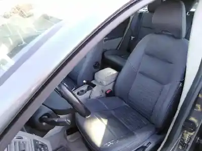 Vehículo de desguace volvo v50 familiar 2.0 diesel cat del año 2006 con motor d4204t