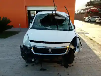 Véhicule à la ferraille peugeot partner tepee active 1.2 pure tech 110 de l'année 2017 alimenté hn01