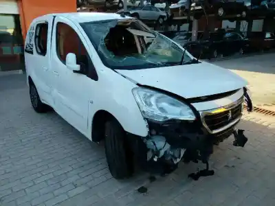 Véhicule à la ferraille peugeot partner tepee active 1.2 pure tech 110 de l'année 2017 alimenté hn01