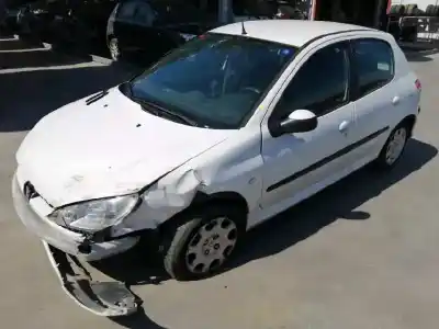 Veículo de Sucata peugeot 206 berlina 1.4 hdi do ano 2004 alimentado 8hx