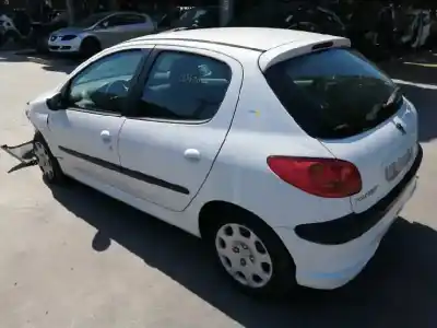 Veículo de Sucata peugeot 206 berlina 1.4 hdi do ano 2004 alimentado 8hx